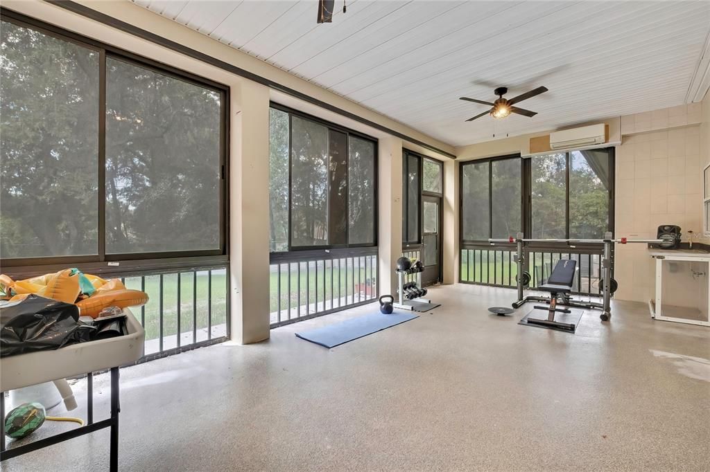 For Sale: $949,000 (5 beds, 5 baths, 5911 Square Feet)
