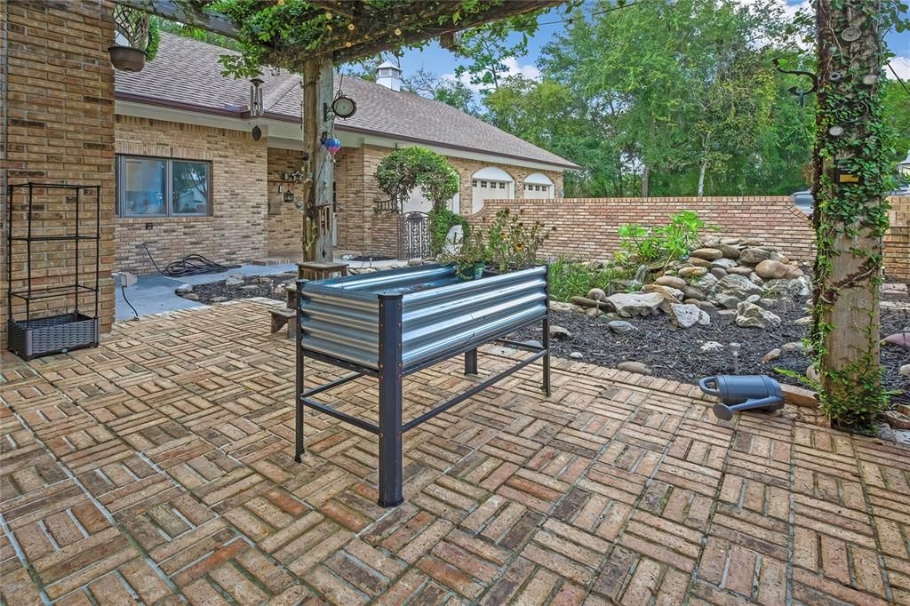 For Sale: $949,000 (5 beds, 5 baths, 5911 Square Feet)