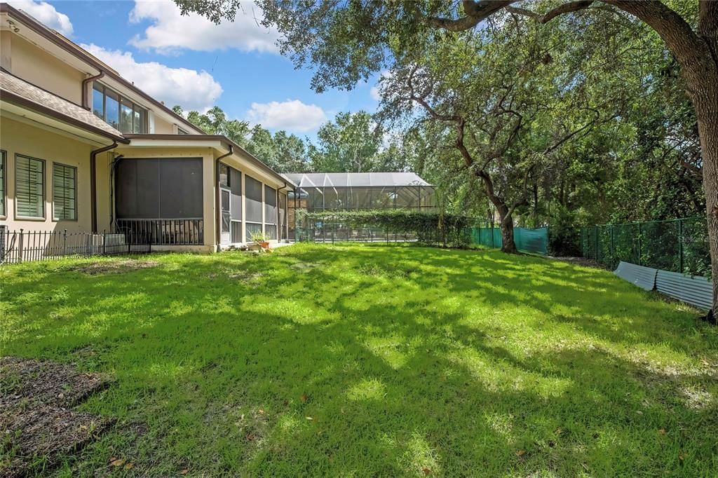 For Sale: $949,000 (5 beds, 5 baths, 5911 Square Feet)