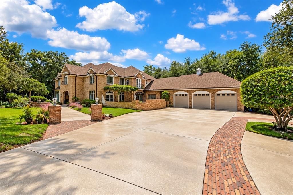 For Sale: $949,000 (5 beds, 5 baths, 5911 Square Feet)