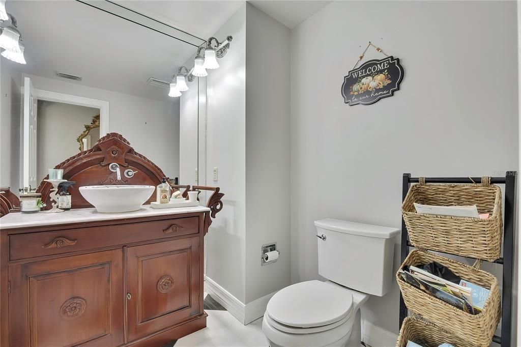For Sale: $949,000 (5 beds, 5 baths, 5911 Square Feet)