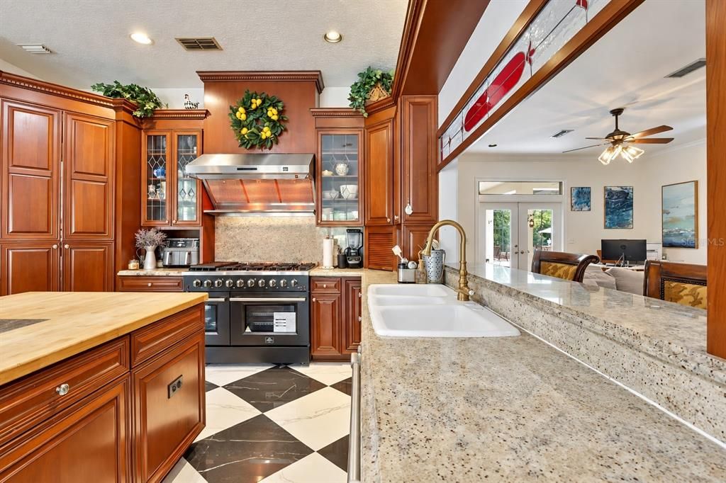 For Sale: $949,000 (5 beds, 5 baths, 5911 Square Feet)