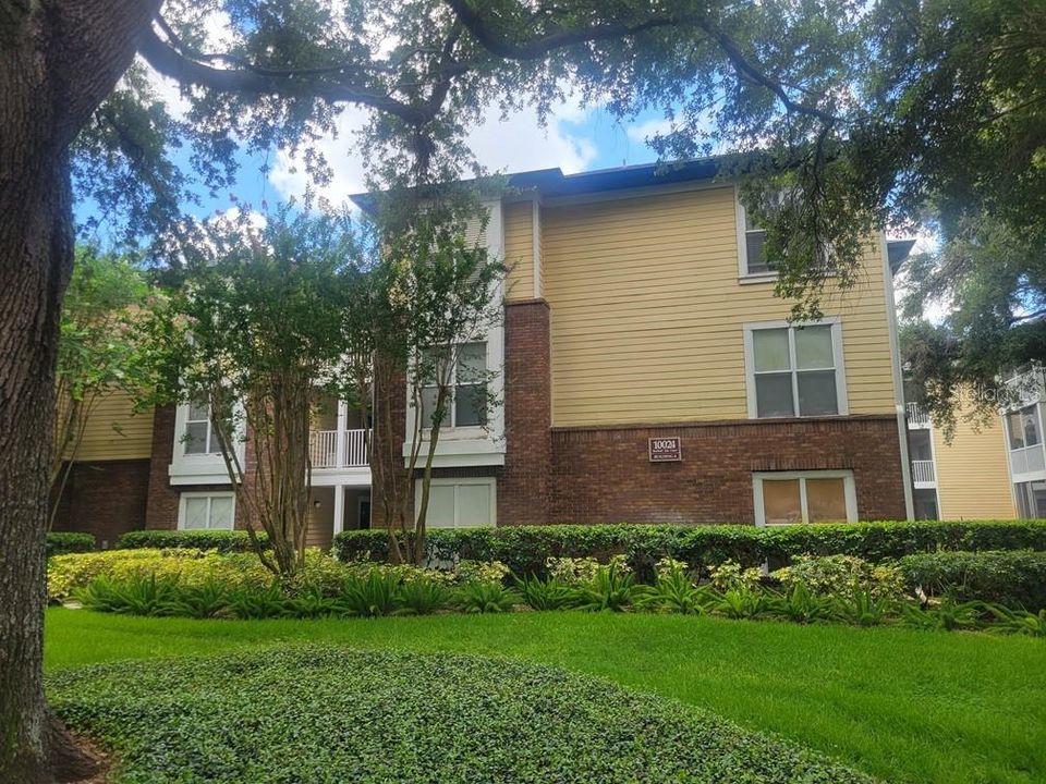For Sale: $150,000 (2 beds, 2 baths, 990 Square Feet)