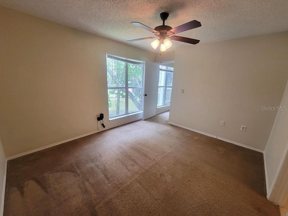 For Sale: $150,000 (2 beds, 2 baths, 990 Square Feet)