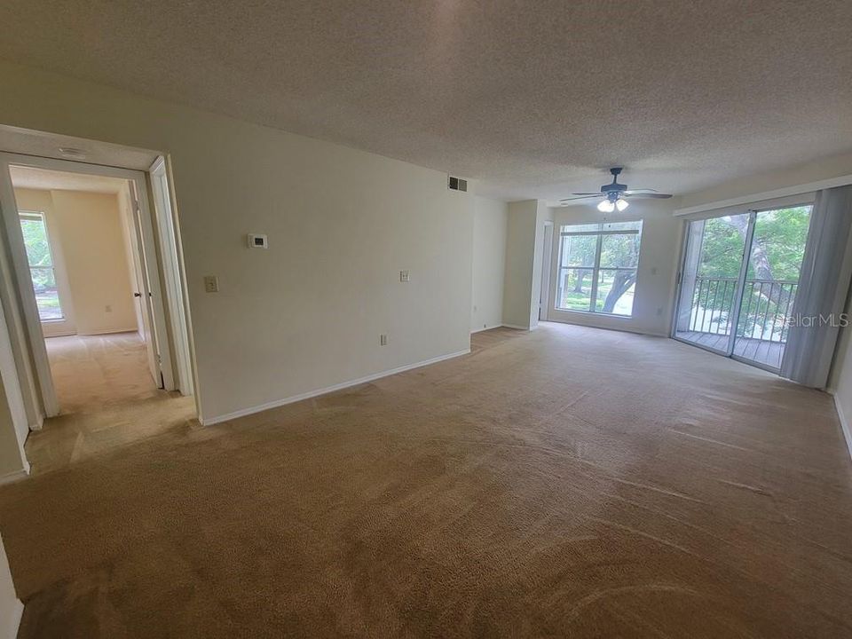 For Sale: $150,000 (2 beds, 2 baths, 990 Square Feet)