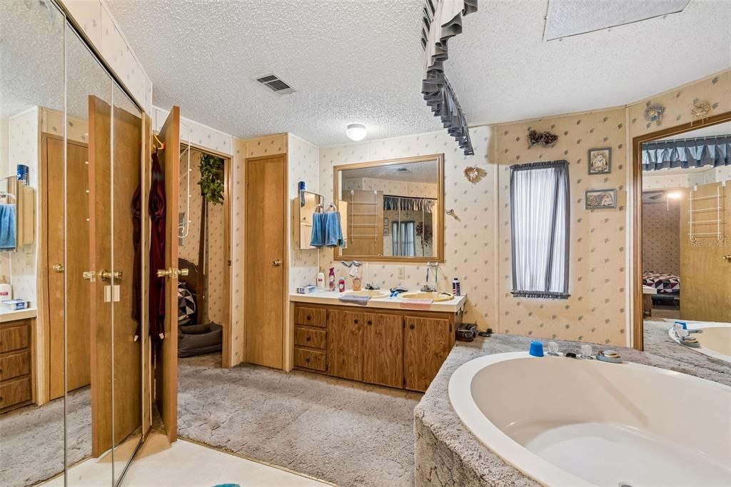На продажу: $599,000 (3 спален, 2 ванн, 1647 Квадратных фут)