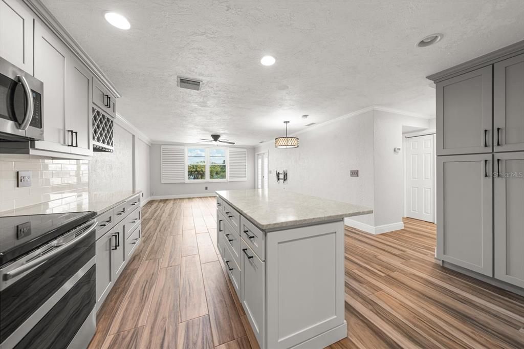 For Sale: $225,000 (1 beds, 1 baths, 800 Square Feet)