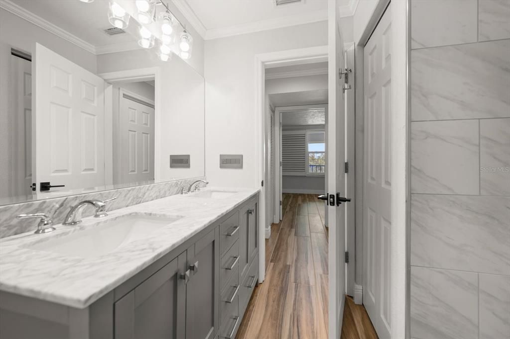 For Sale: $225,000 (1 beds, 1 baths, 800 Square Feet)