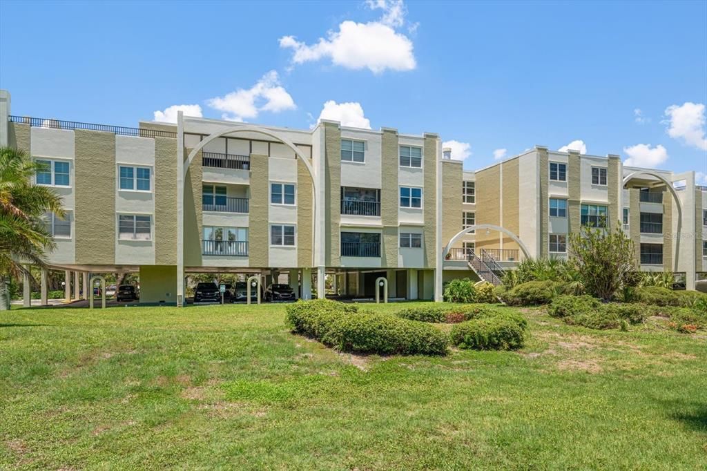 For Sale: $225,000 (1 beds, 1 baths, 800 Square Feet)