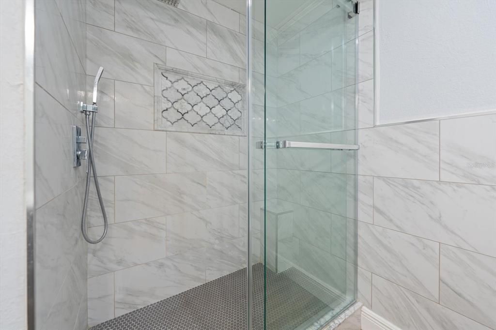 For Sale: $225,000 (1 beds, 1 baths, 800 Square Feet)