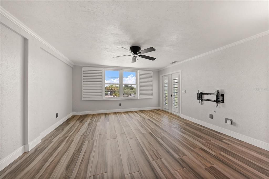 For Sale: $225,000 (1 beds, 1 baths, 800 Square Feet)