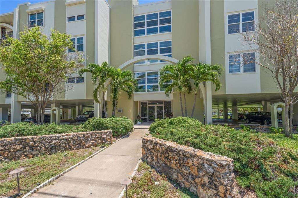 For Sale: $225,000 (1 beds, 1 baths, 800 Square Feet)