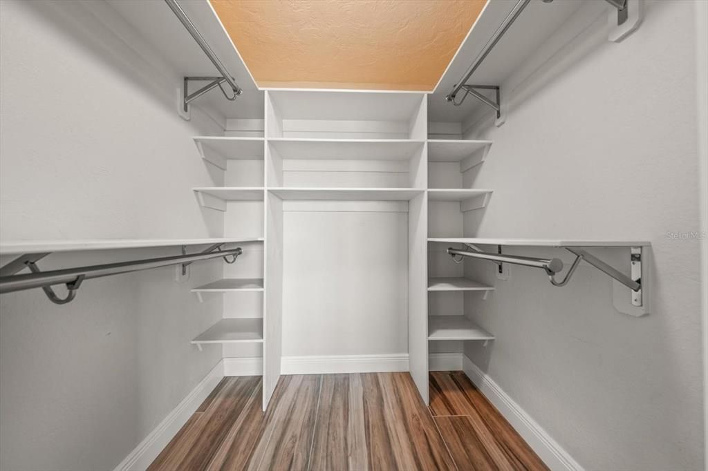For Sale: $225,000 (1 beds, 1 baths, 800 Square Feet)
