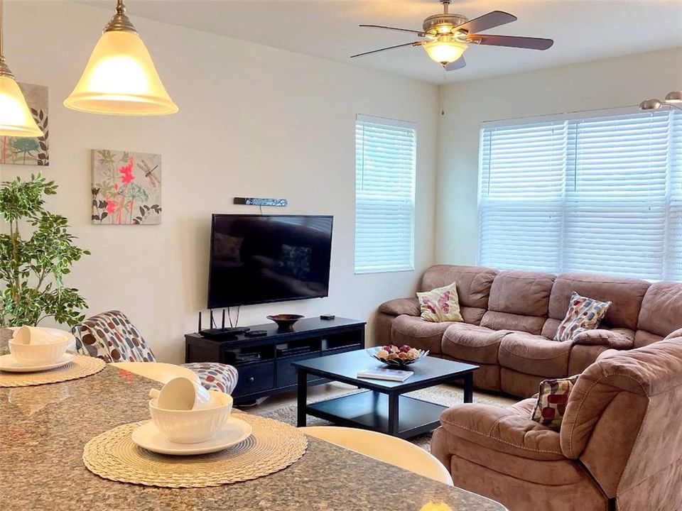 En Venta: $399,900 (4 camas, 3 baños, 1782 Pies cuadrados)