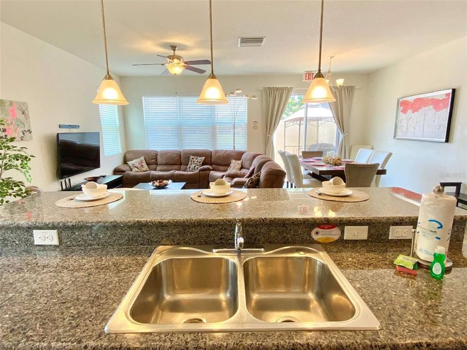 En Venta: $399,900 (4 camas, 3 baños, 1782 Pies cuadrados)