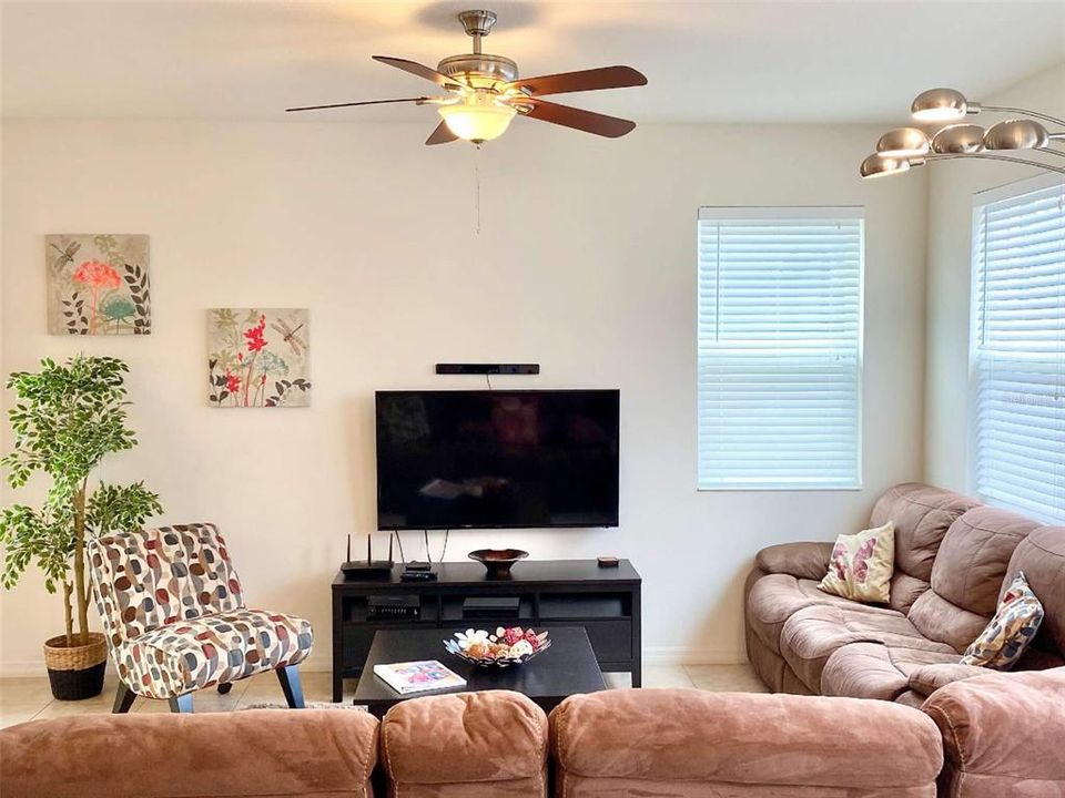 En Venta: $399,900 (4 camas, 3 baños, 1782 Pies cuadrados)