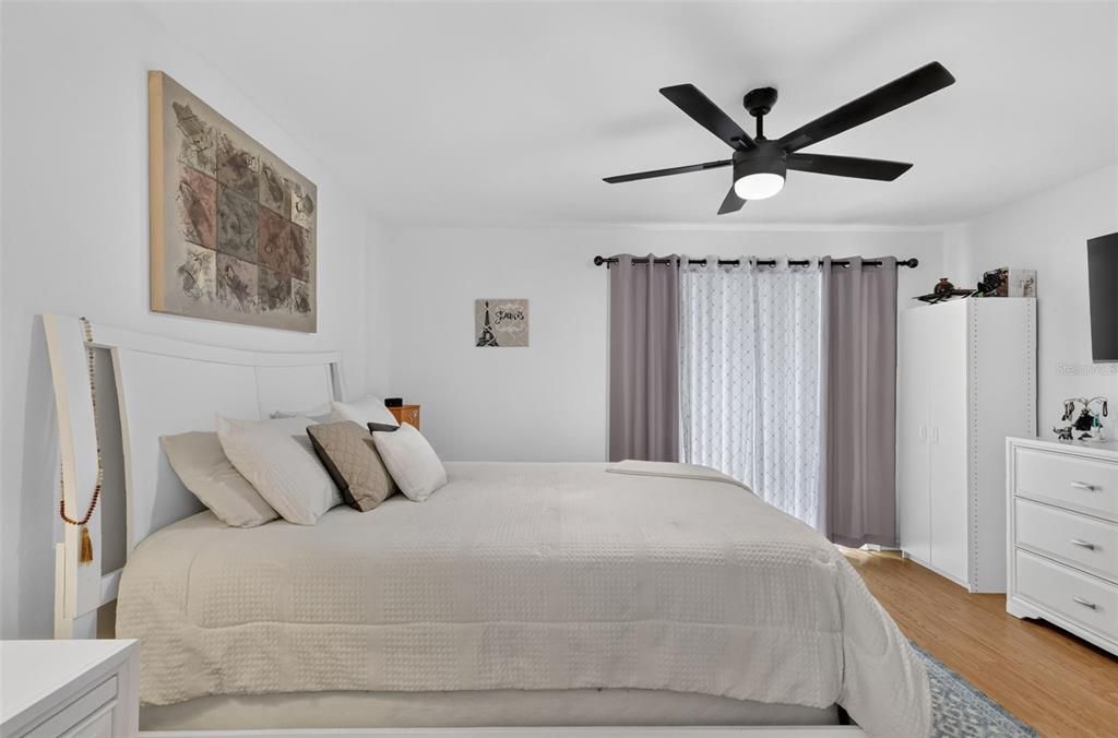 For Sale: $273,000 (2 beds, 2 baths, 1176 Square Feet)