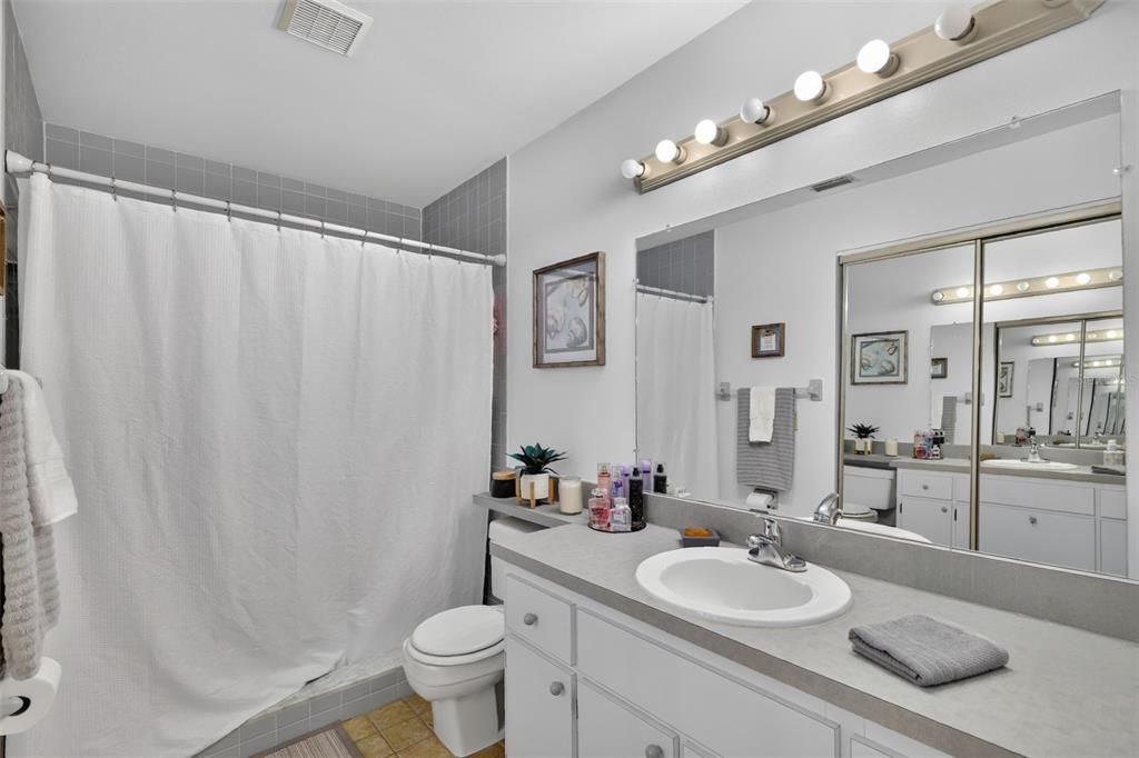 For Sale: $273,000 (2 beds, 2 baths, 1176 Square Feet)