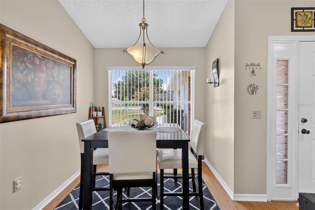 For Sale: $273,000 (2 beds, 2 baths, 1176 Square Feet)