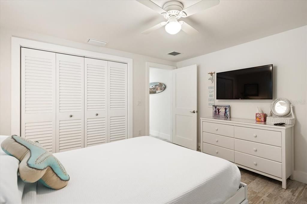 For Sale: $1,295,000 (3 beds, 2 baths, 2216 Square Feet)