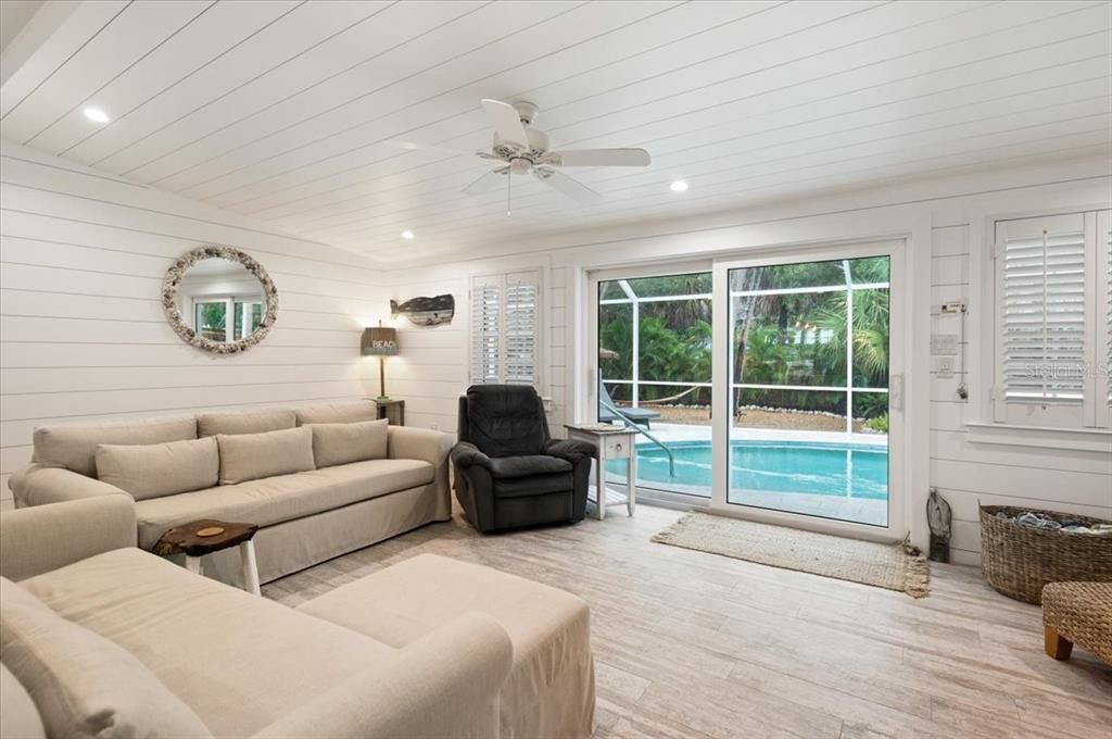 For Sale: $1,295,000 (3 beds, 2 baths, 2216 Square Feet)