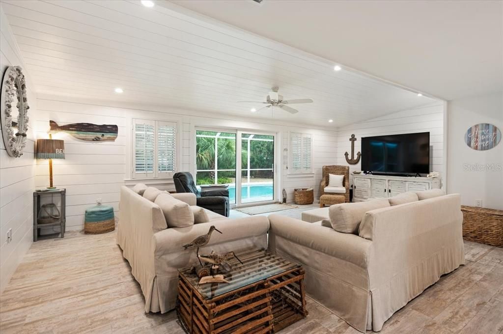 For Sale: $1,295,000 (3 beds, 2 baths, 2216 Square Feet)