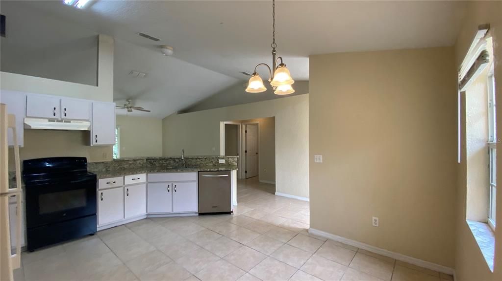 For Rent: $1,700 (3 beds, 2 baths, 1398 Square Feet)