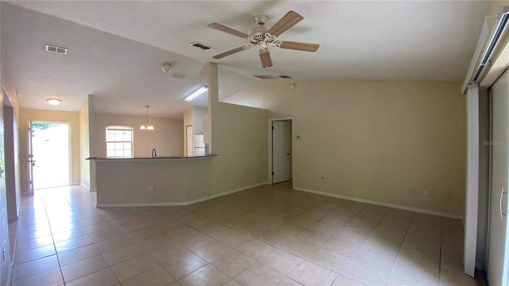 For Rent: $1,700 (3 beds, 2 baths, 1398 Square Feet)