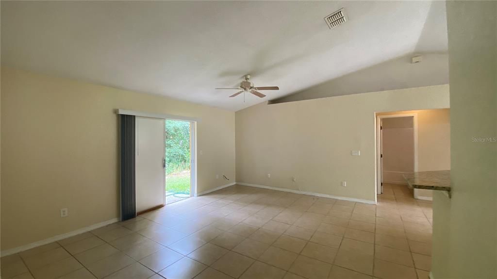 For Rent: $1,700 (3 beds, 2 baths, 1398 Square Feet)