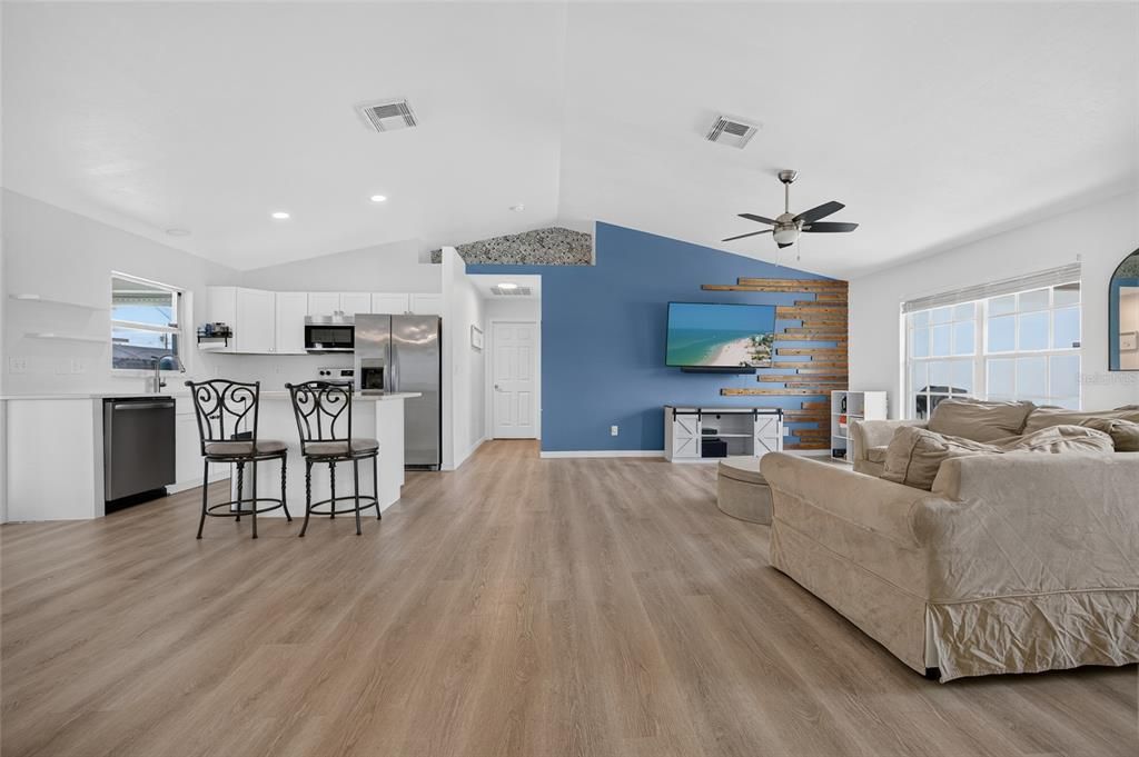 For Sale: $375,000 (3 beds, 2 baths, 1288 Square Feet)