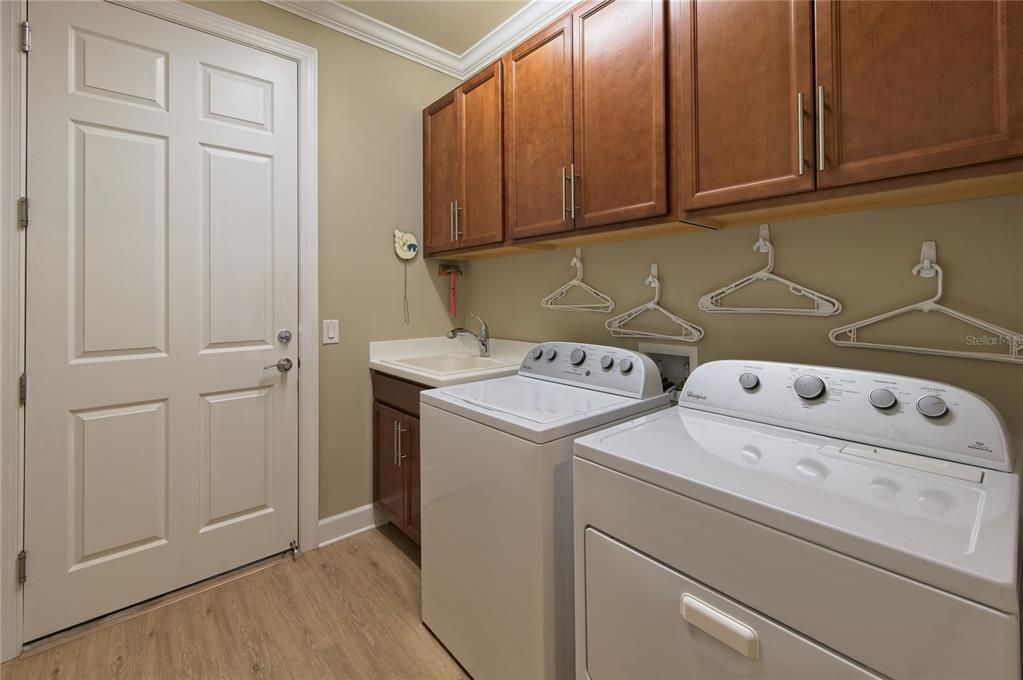 For Sale: $889,900 (3 beds, 3 baths, 2634 Square Feet)