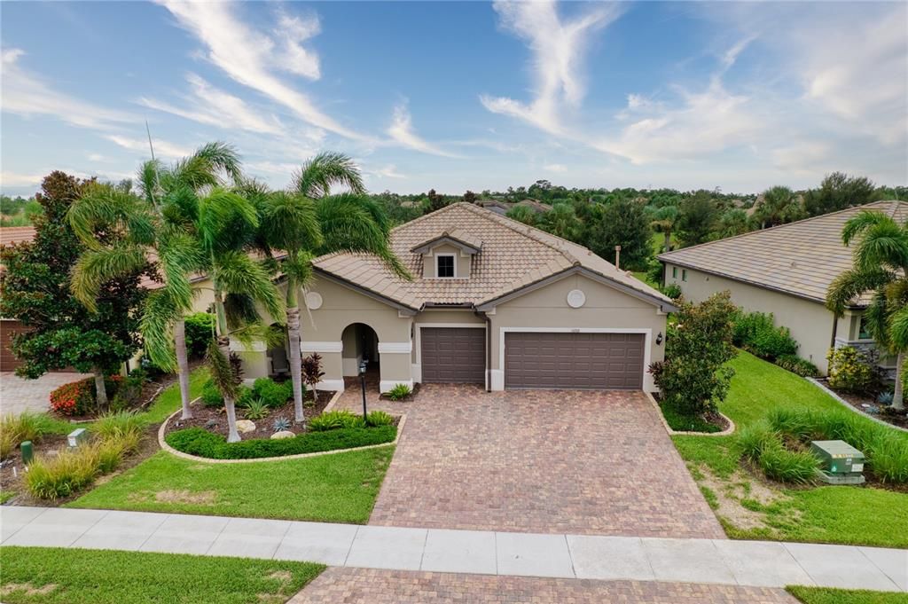For Sale: $889,900 (3 beds, 3 baths, 2634 Square Feet)
