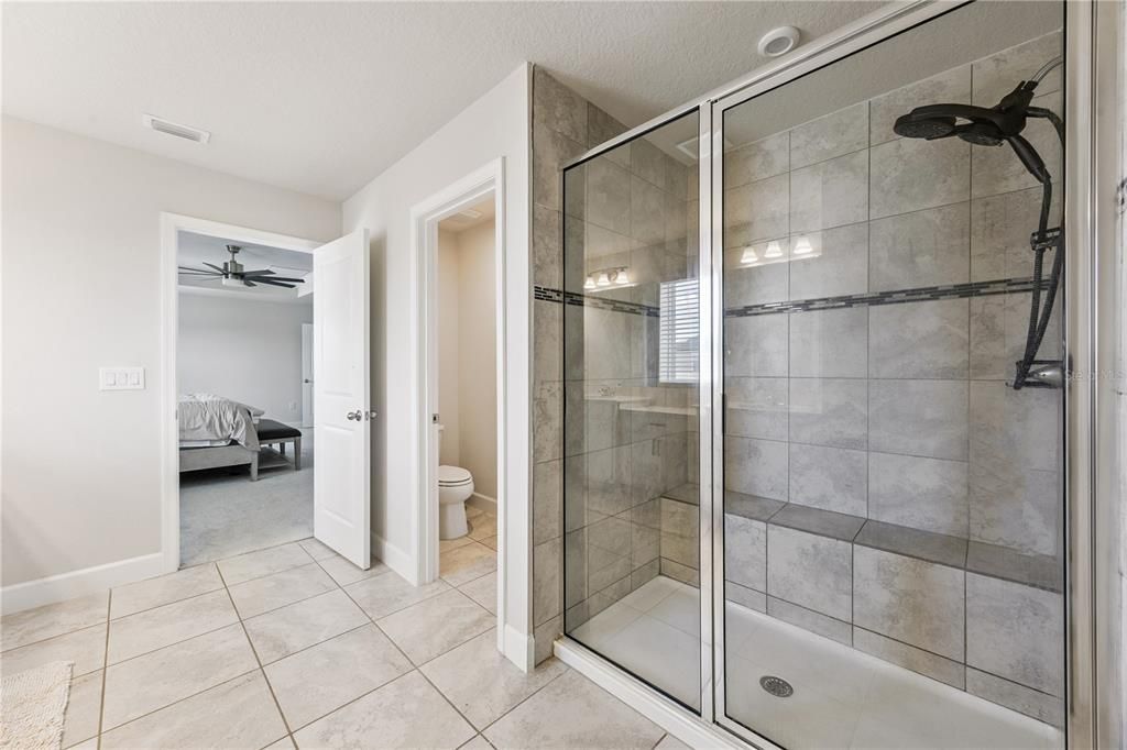 En Venta: $519,990 (4 camas, 3 baños, 2667 Pies cuadrados)
