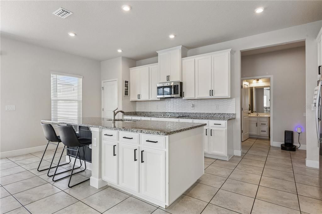 En Venta: $519,990 (4 camas, 3 baños, 2667 Pies cuadrados)