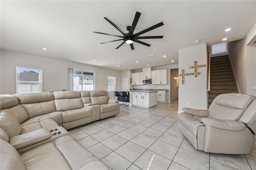 En Venta: $519,990 (4 camas, 3 baños, 2667 Pies cuadrados)