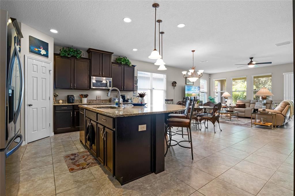 For Rent: $3,400 (3 beds, 3 baths, 2203 Square Feet)