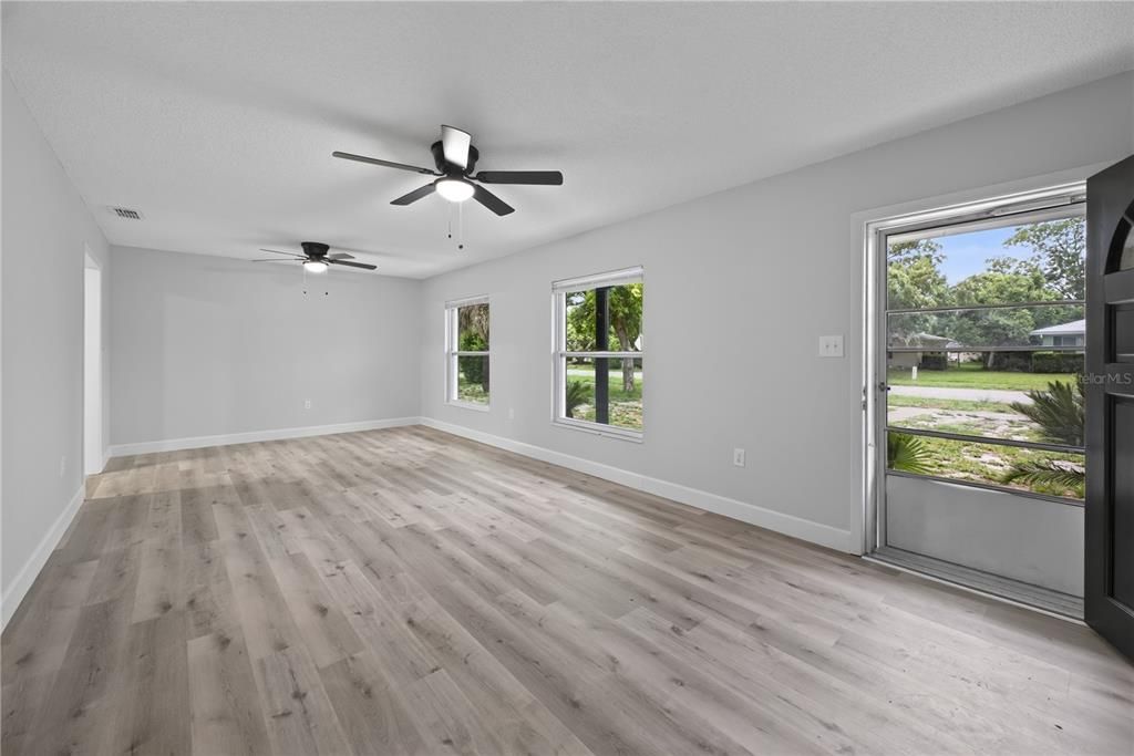 For Sale: $409,500 (4 beds, 3 baths, 1664 Square Feet)