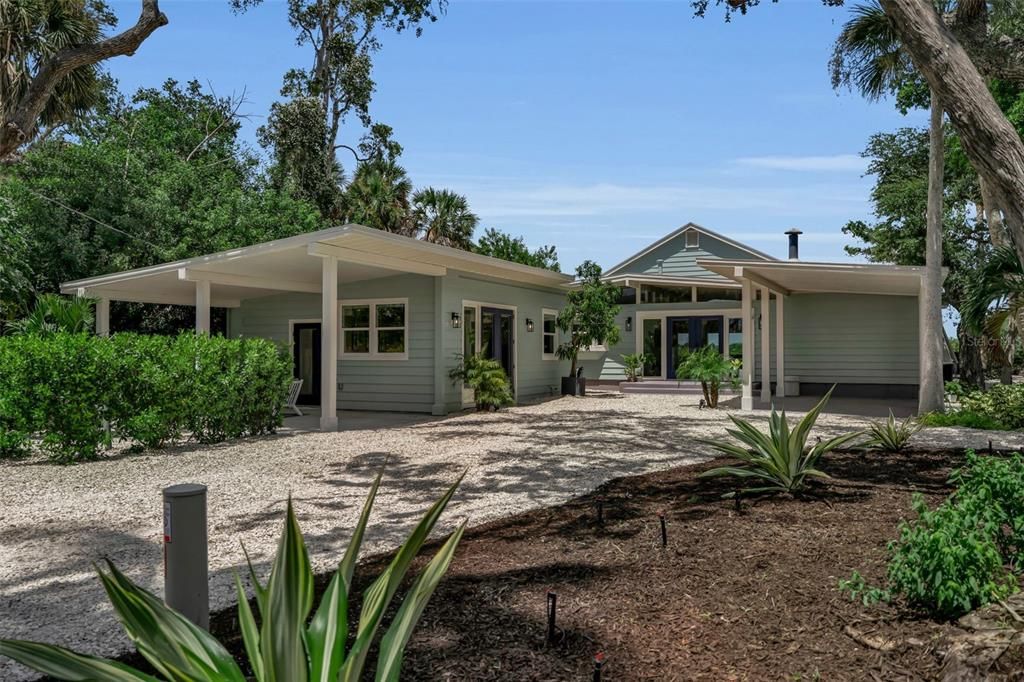 For Sale: $2,799,000 (3 beds, 3 baths, 3104 Square Feet)