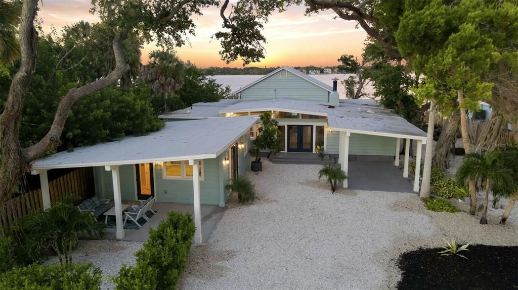 For Sale: $2,799,000 (3 beds, 3 baths, 3104 Square Feet)