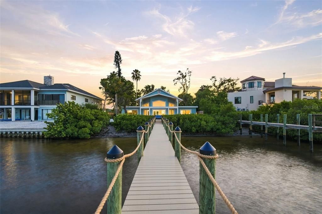 For Sale: $2,799,000 (3 beds, 3 baths, 3104 Square Feet)