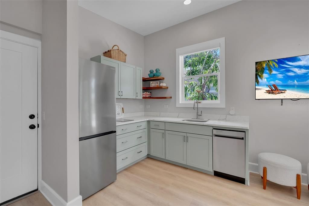 For Sale: $2,799,000 (3 beds, 3 baths, 3104 Square Feet)