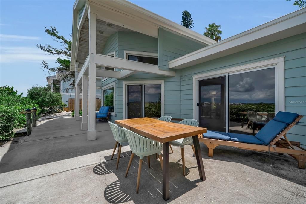 For Sale: $2,799,000 (3 beds, 3 baths, 3104 Square Feet)
