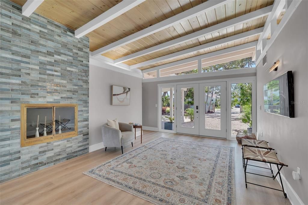 For Sale: $2,799,000 (3 beds, 3 baths, 3104 Square Feet)