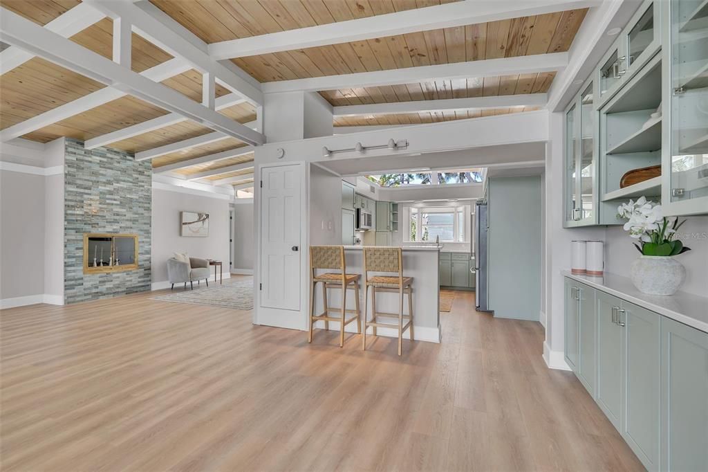 For Sale: $2,799,000 (3 beds, 3 baths, 3104 Square Feet)