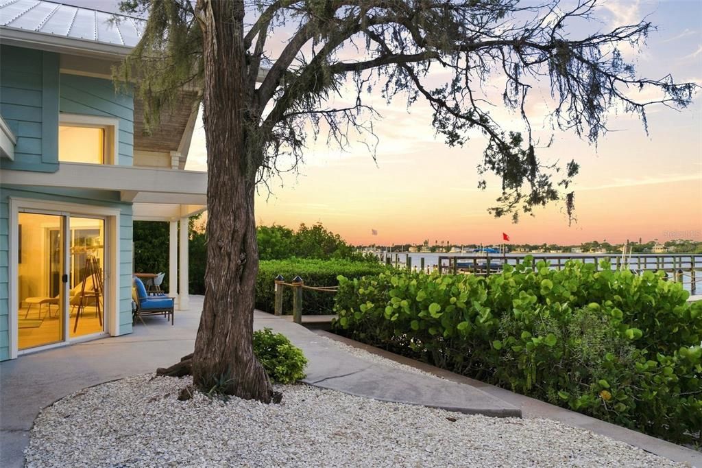 For Sale: $2,799,000 (3 beds, 3 baths, 3104 Square Feet)