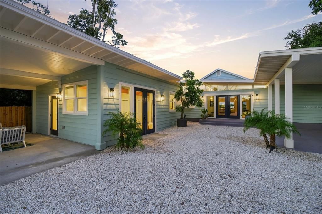 For Sale: $2,799,000 (3 beds, 3 baths, 3104 Square Feet)