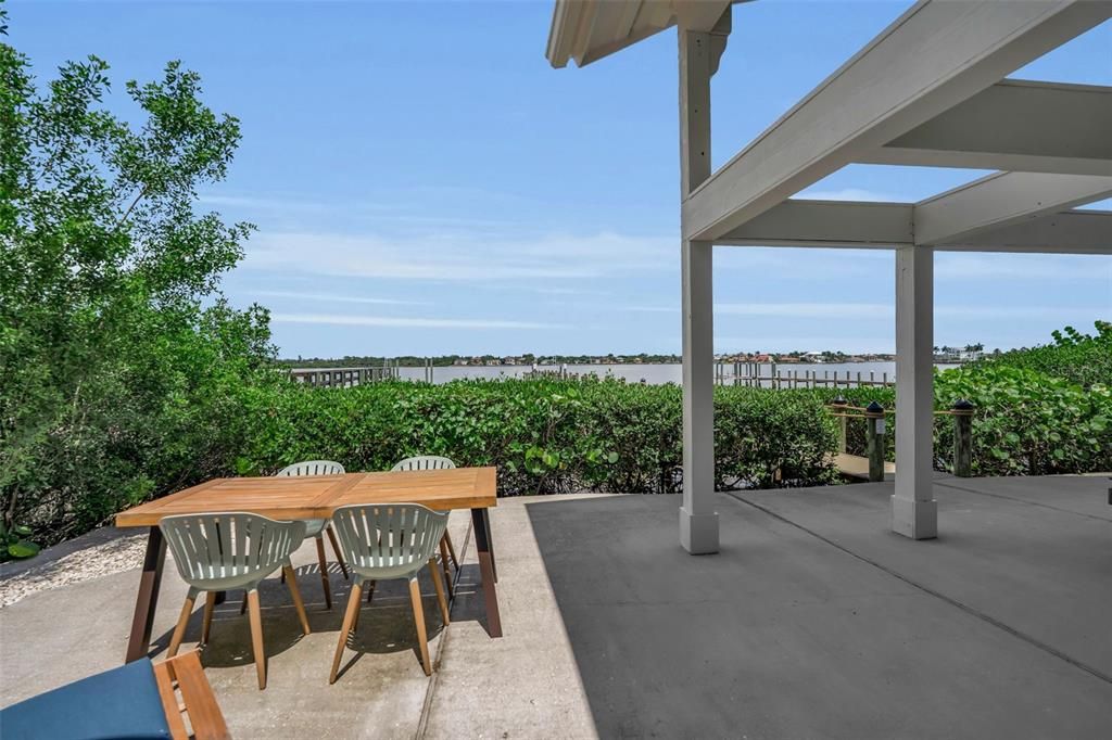 For Sale: $2,799,000 (3 beds, 3 baths, 3104 Square Feet)