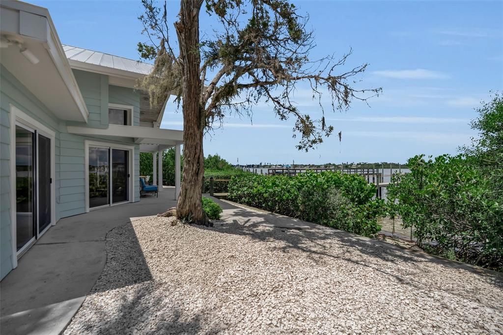 For Sale: $2,799,000 (3 beds, 3 baths, 3104 Square Feet)