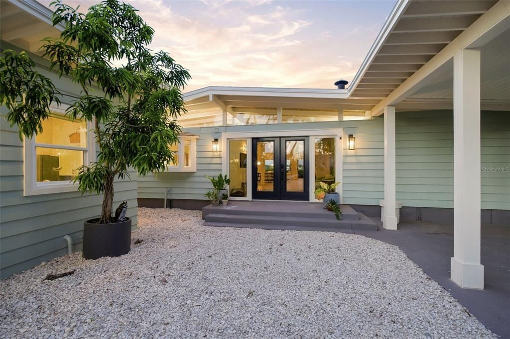 For Sale: $2,799,000 (3 beds, 3 baths, 3104 Square Feet)