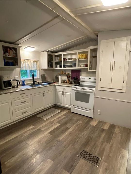 En Venta: $139,999 (4 camas, 3 baños, 924 Pies cuadrados)